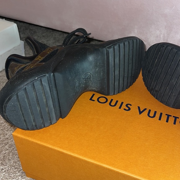 LOUIS VUITTON Calfskin Patent Monogram LV Archlight Sneakers 38 Black. - Picture 5 of 7